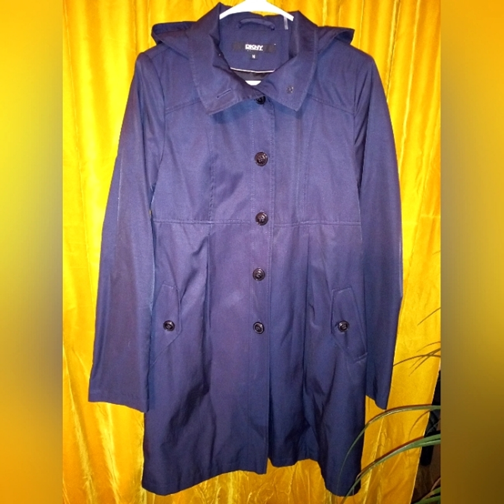 Beautiful Woman's DKNY Navy Blue Trench Coat Rain Jacket EUC SZ M